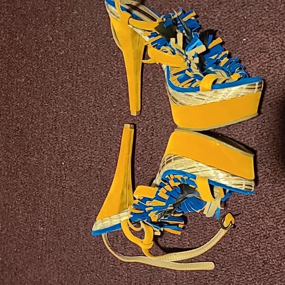 Shoe - Picture 2 of 5